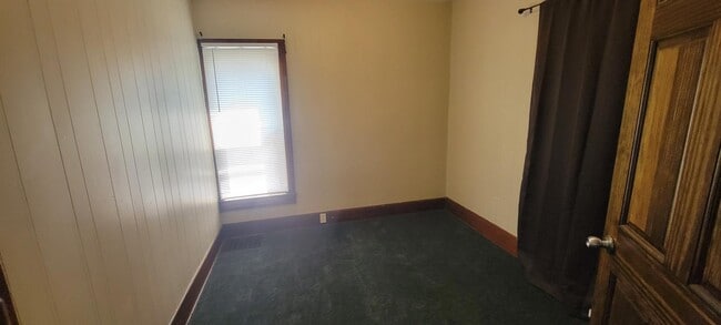 Building Photo - 218 E National St