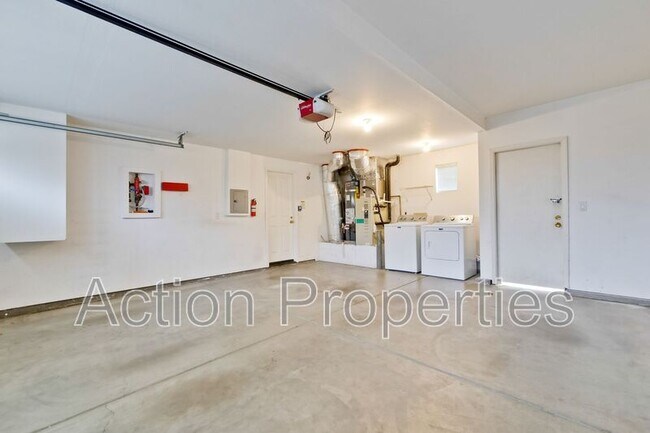 Building Photo - 857 Markham Terrace