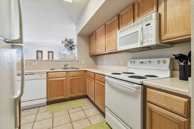 Building Photo - 2950 Viscaya Pl