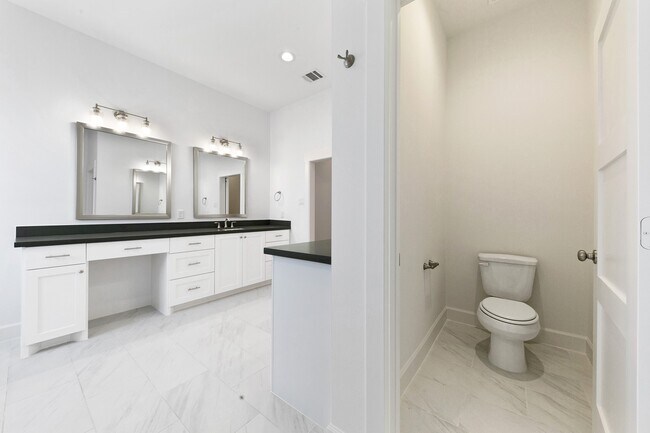 Building Photo - 1127 E 23rd St