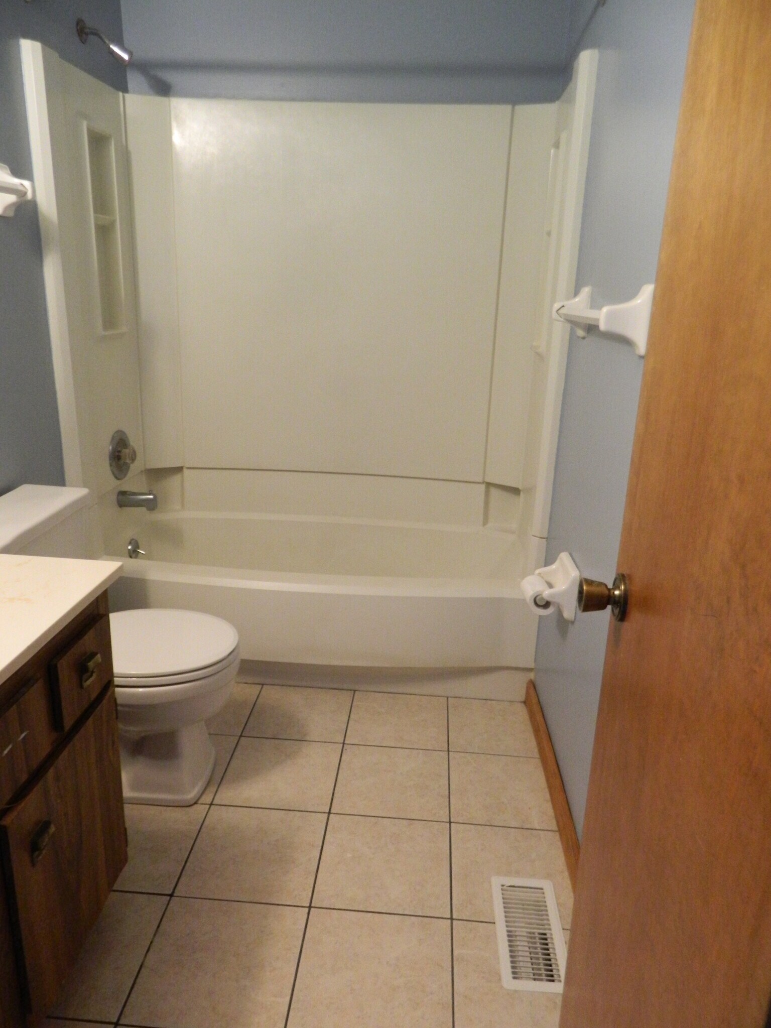 Full Bathroom - 7400 Chaparral Rd