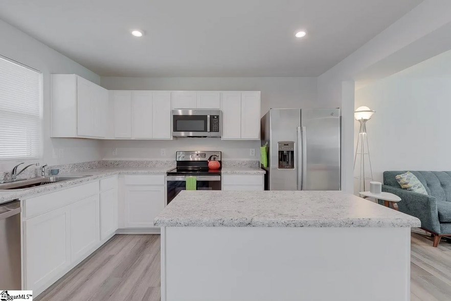 Building Photo - 565 Hampton Townes Dr