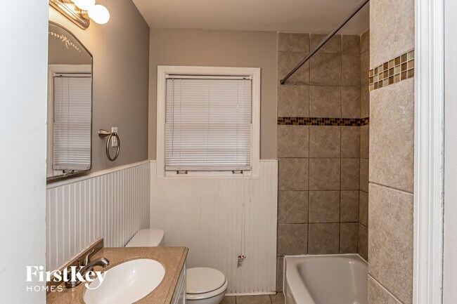 Building Photo - 4550 E Dearing Rd