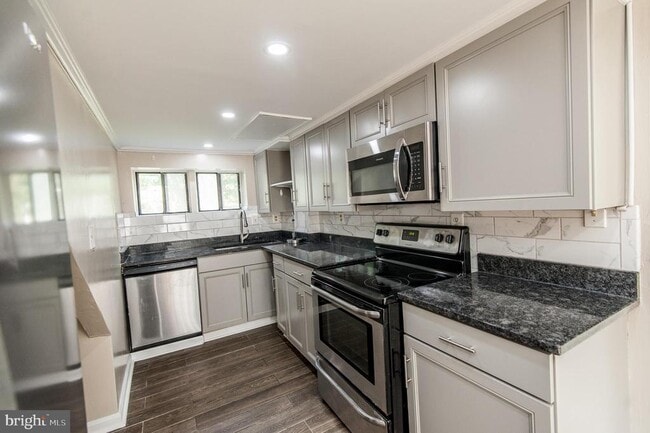 Building Photo - 6410 63rd Pl
