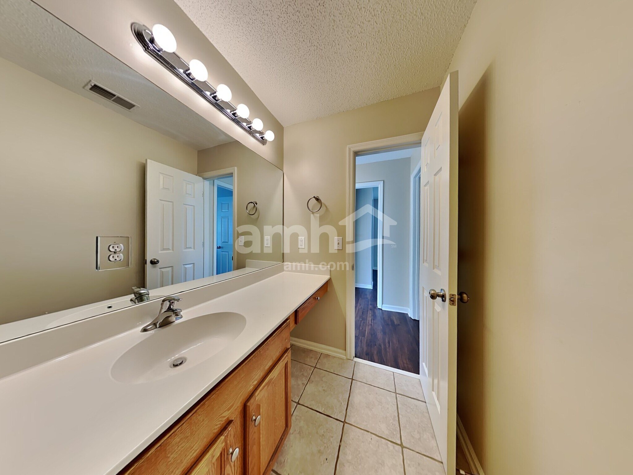 Building Photo - 62 Creek Bend Dr