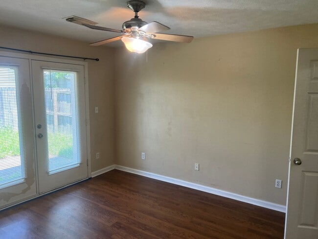 Building Photo - 3 Bed 2 Bath Home