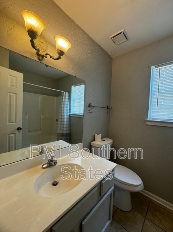 Building Photo - 100 Clear Lake Dr