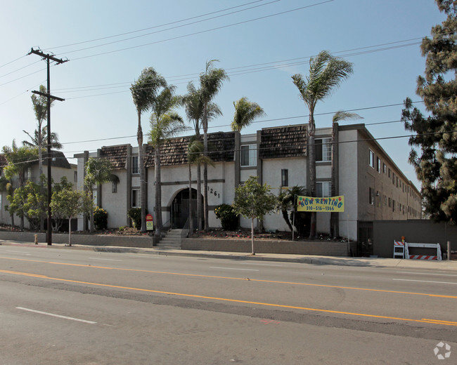 Primary Photo - Royal Palms Apartments