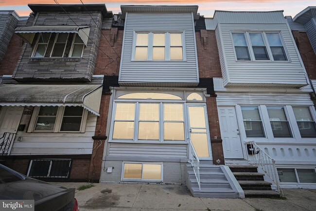 Building Photo - Modern 3-Bedroom Home Near University City...