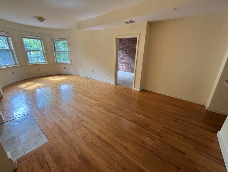 Building Photo - 1402 Beacon St