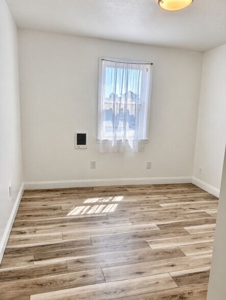 Building Photo - 2213 N 33rd St