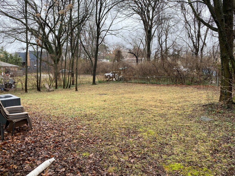 Shared Backyard - 3608A Caldwell Ct