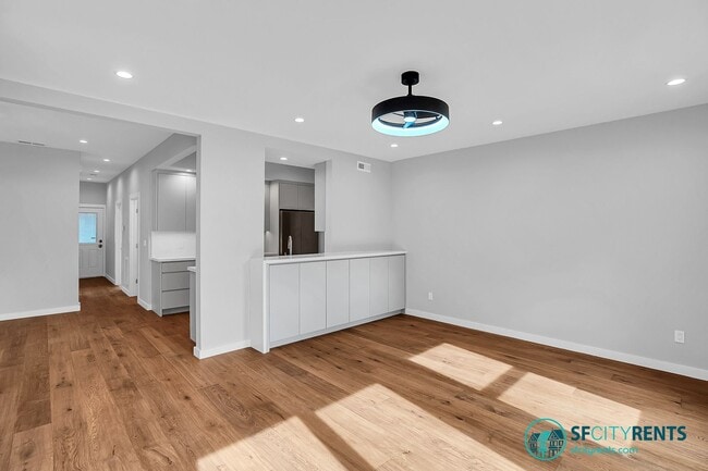 Building Photo - Sunnyside: Newly Renovated Single Family H...