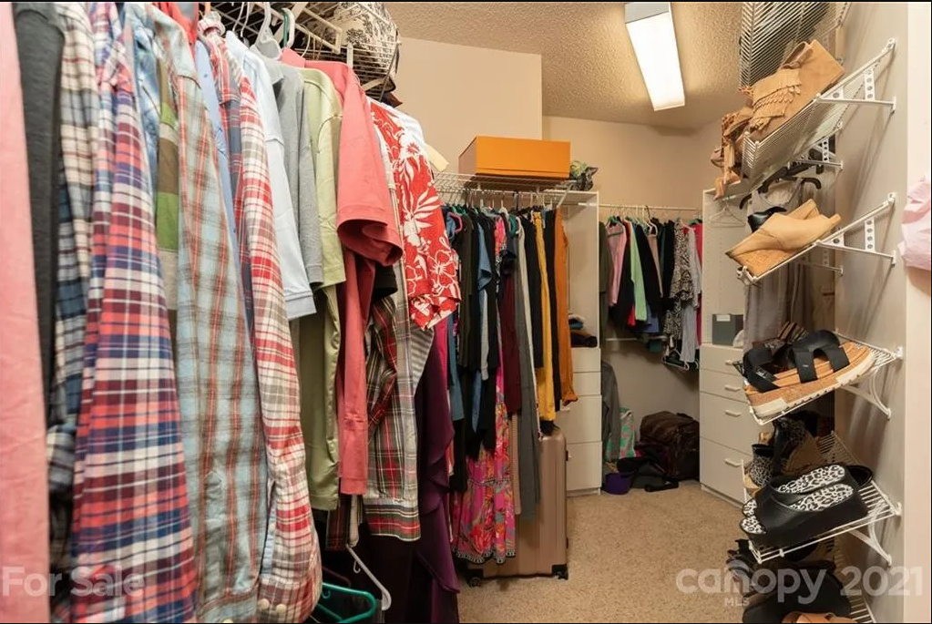 Master Closet - 114 Trappers Ridge Dr