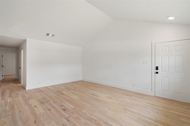 Building Photo - 1800 Nicole Cir