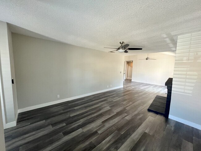 Building Photo - SAC T 4824 - 4826