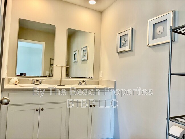 Building Photo - 194 Spencer Cir