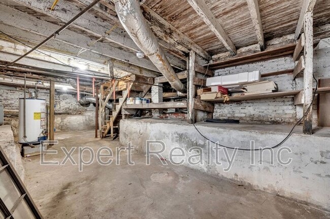 Building Photo - 1542 Somerset Dr