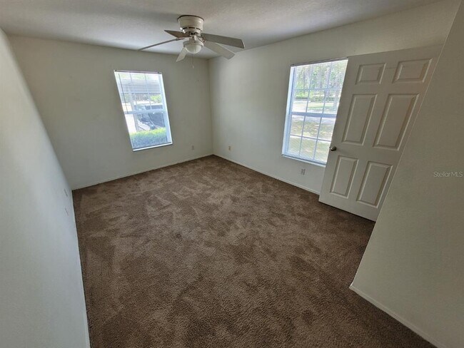 Building Photo - 5914 Willow Ridge Dr