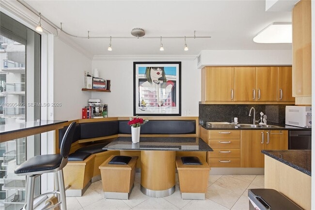 Building Photo - 16500 Collins Ave