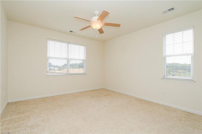 Building Photo - 622 Claire Ln