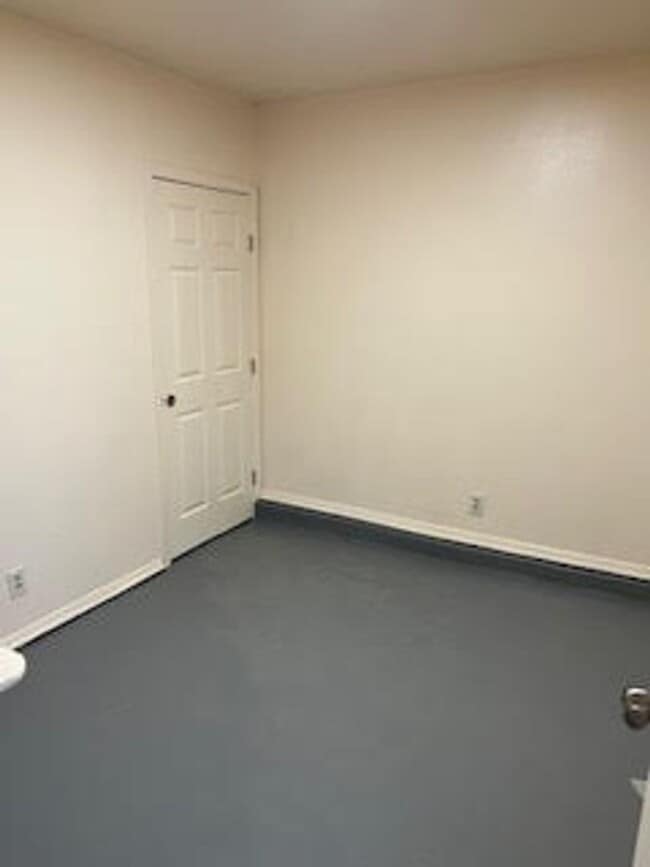 Building Photo - Ready for New Tenants- 3 Bedroom, 1.5 Bath in North Riverside- FWISD- 76111