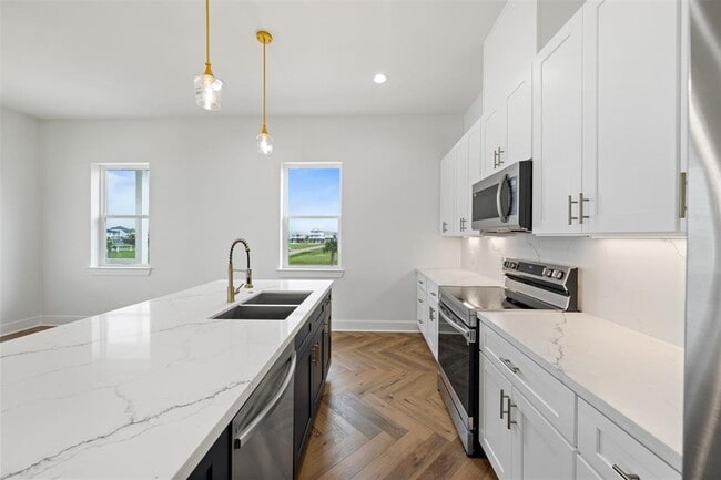 Building Photo - 23107 Miramar Dr
