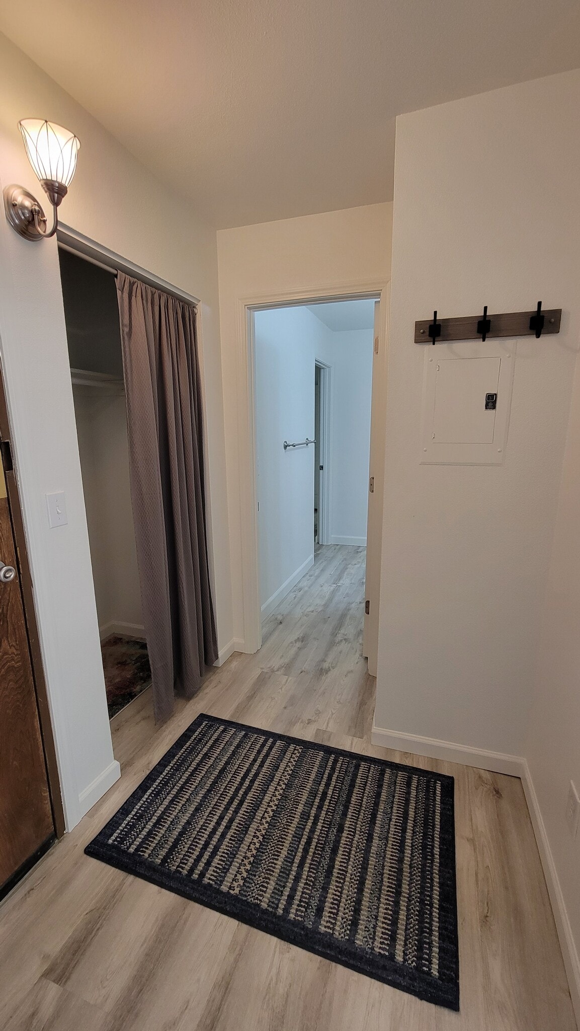 Building Photo - 1109 Wildrose Ct