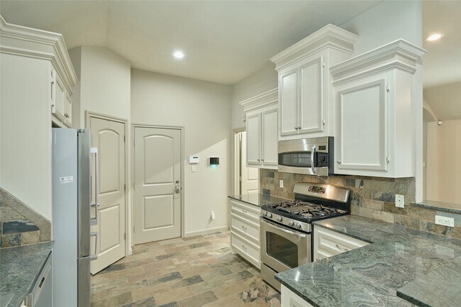 Building Photo - 13613 Vail Dr