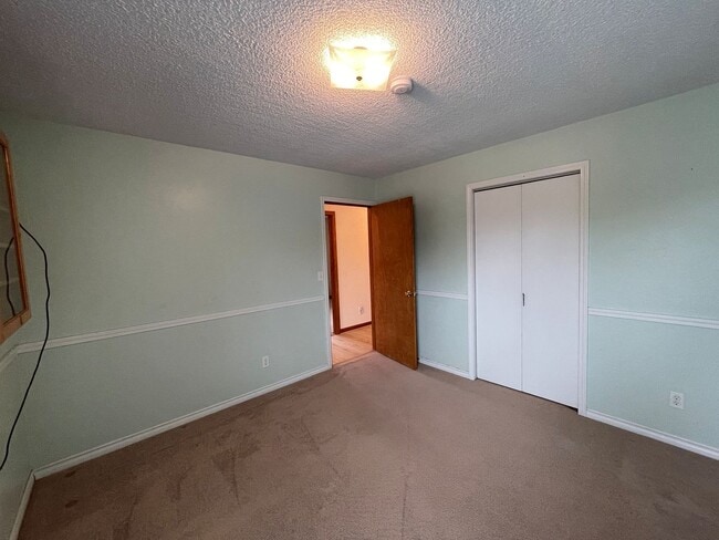 Building Photo - Charming 3 Bedroom, 2 Bath Home with Attac...
