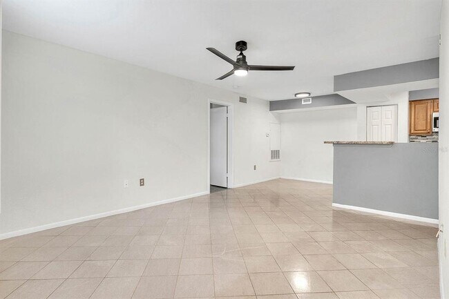 Building Photo - 3032 Parkway Blvd