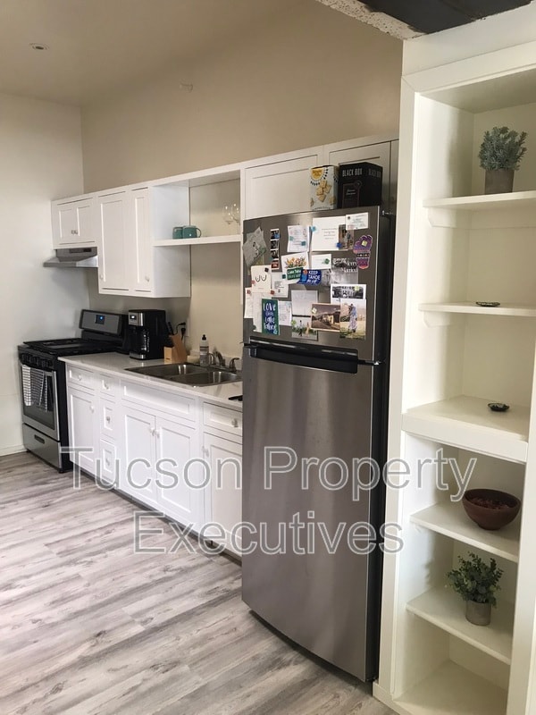 Building Photo - 343 S Convent Ave