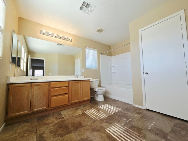 Building Photo - ACCEPTS SECTION 8 - BEAUTIFUL MUST SEE 3BD/2BA IN SOUTHWEST