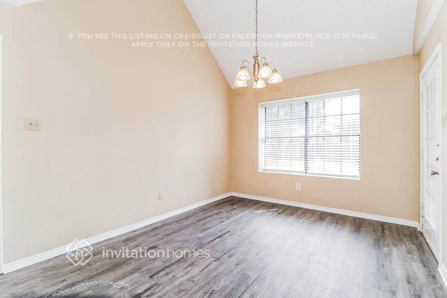 Building Photo - 3801 Devonaire Dr