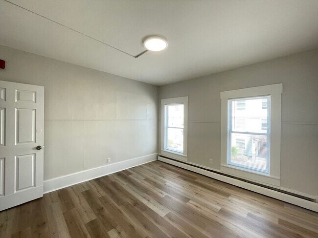 Building Photo - 49 Pennacook St