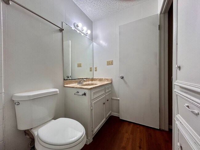 Building Photo - 1504 No Mor Cove