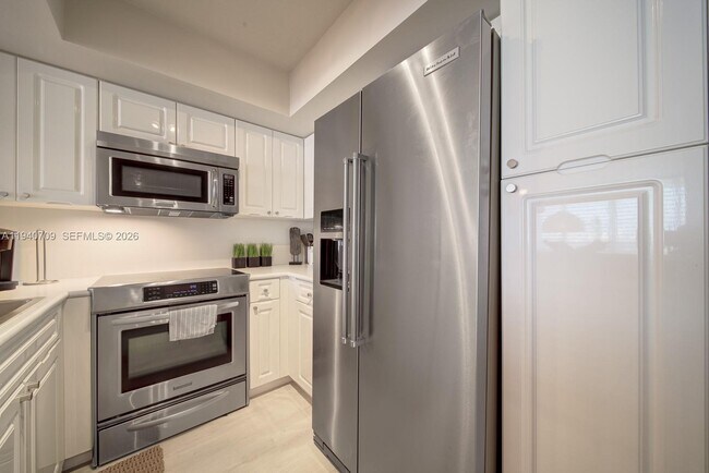 Building Photo - 1900 Sunset Harbour Dr