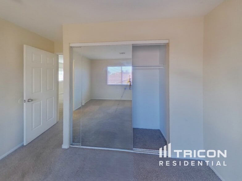 Building Photo - 1584 Bright View Dr