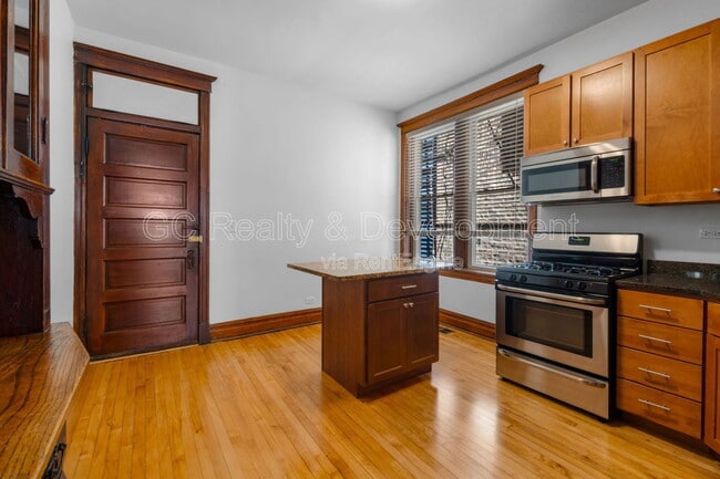 Building Photo - 2130 W Iowa St