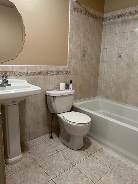 Building Photo - 369 Green Meadow Ln