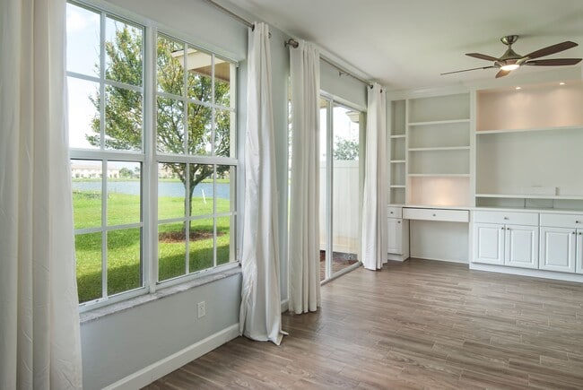 Building Photo - 9986 E Villa Cir