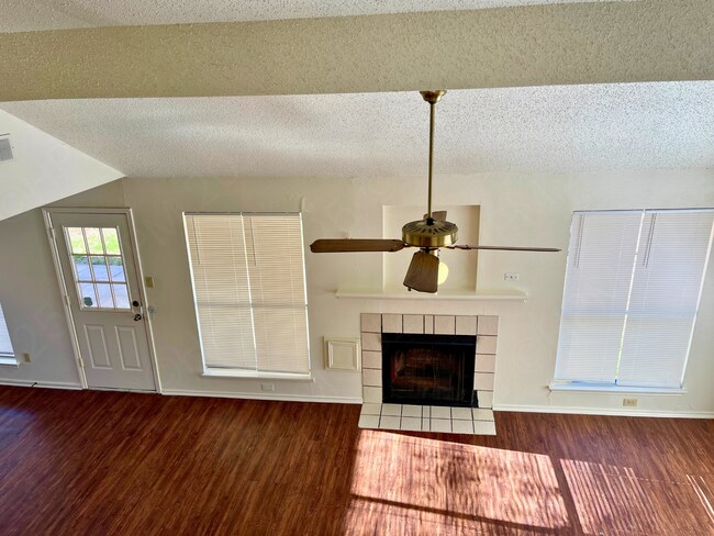 Building Photo - Move-In Special. ½ off the first full month's rent with a 12-month lease.