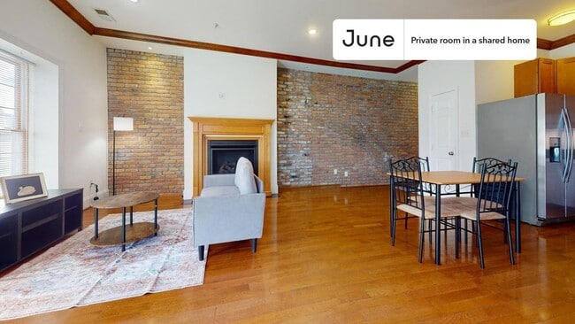 Building Photo - 1337 Girard St NW