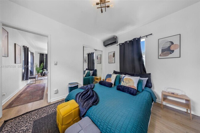 Building Photo - 910 NE 81st St