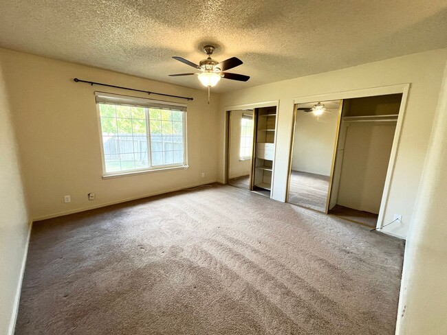 Building Photo - North Merced: $1950 3 bedroom 2 bathroom *