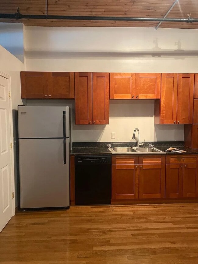 Building Photo - 111 N Main St