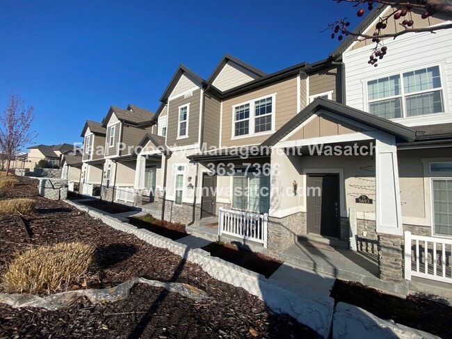 Primary Photo - Beautiful 3 Bed, 4 Bath Townhome with 2-ca...