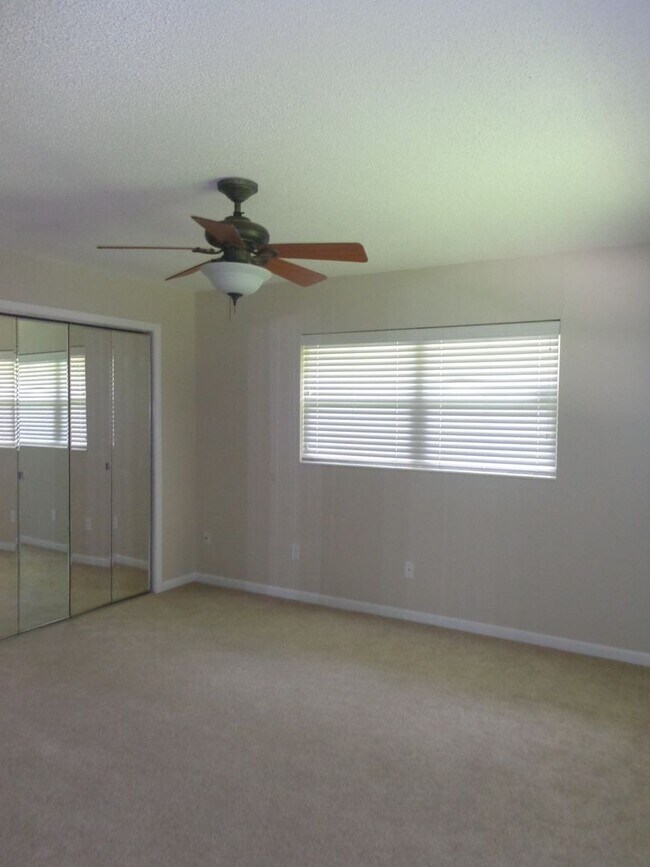 Building Photo - 2220 NW 14th Ave