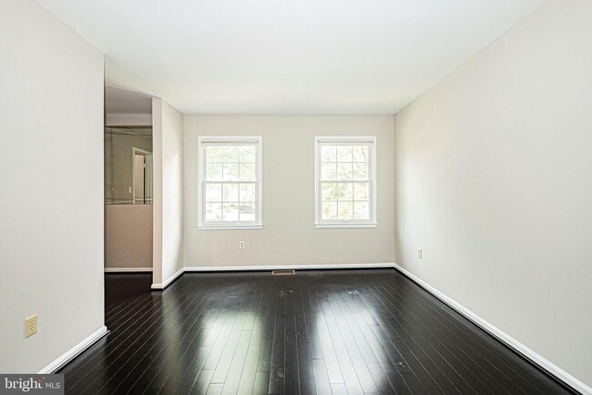 Building Photo - 29 Longmeadow Dr