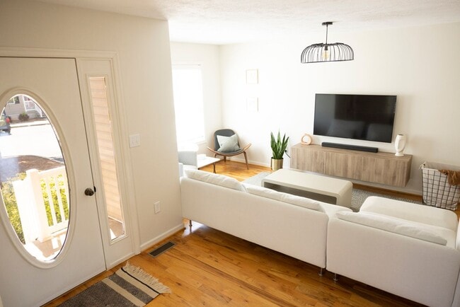 Building Photo - Townhouse at The Pinnacle